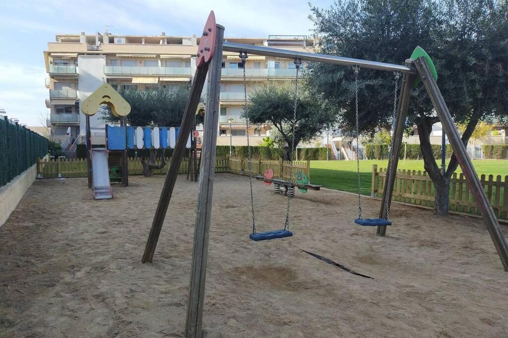 Apartamento Para 5 Personas Frente Al Mar Con Piscina Y Parking Cubelles Exterior photo