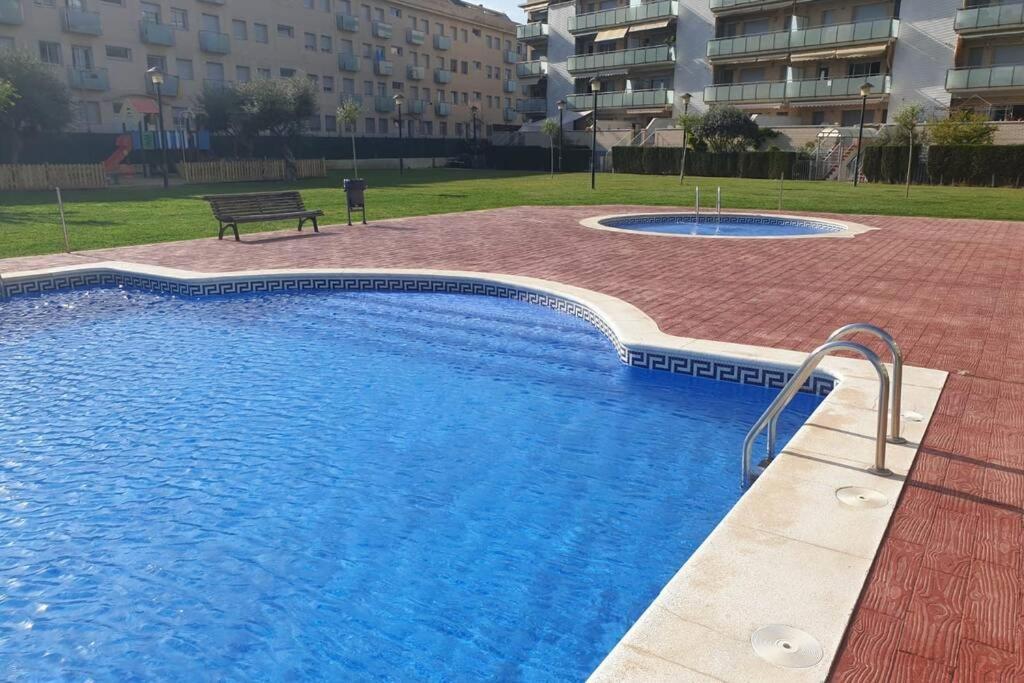 Apartamento Para 5 Personas Frente Al Mar Con Piscina Y Parking Cubelles Exterior photo